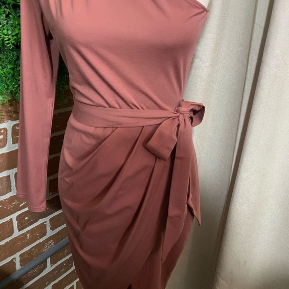 Dress - Picture 2 of 5